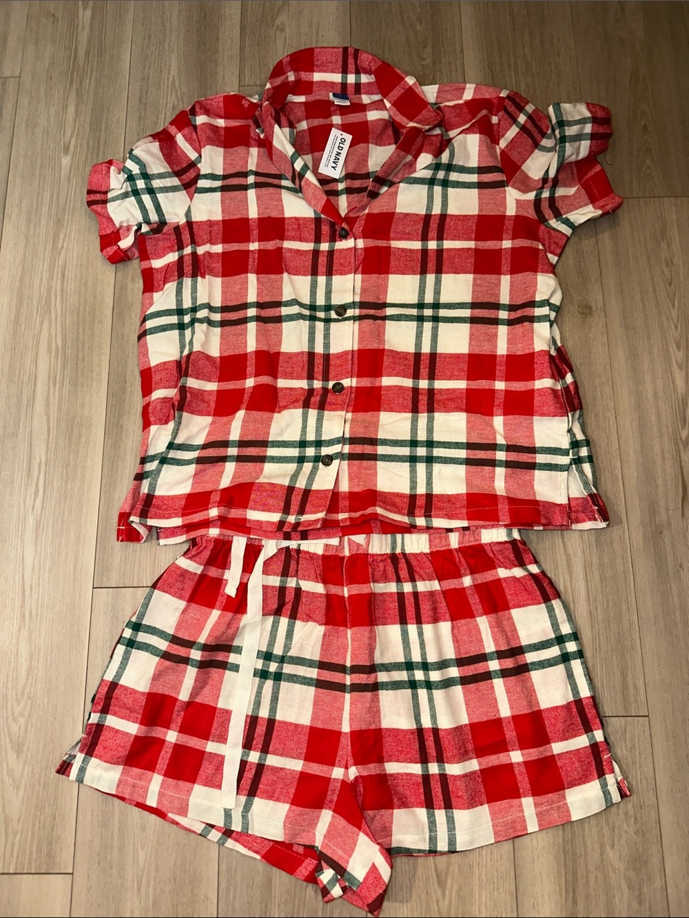 Old Navy Red Plaid Short Pajama Set